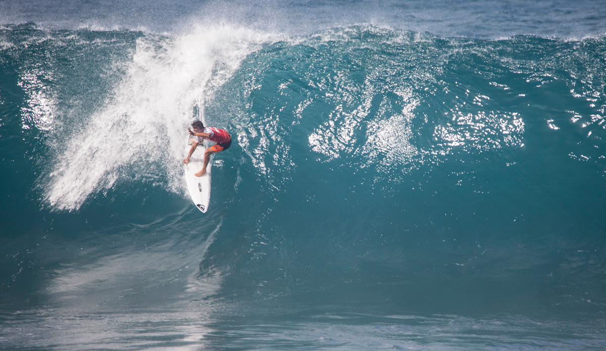 Previous Pipe Masters champion, Jeremy Flores fully commited. Photo: Shannon Marie Quirk @shannonreporting
