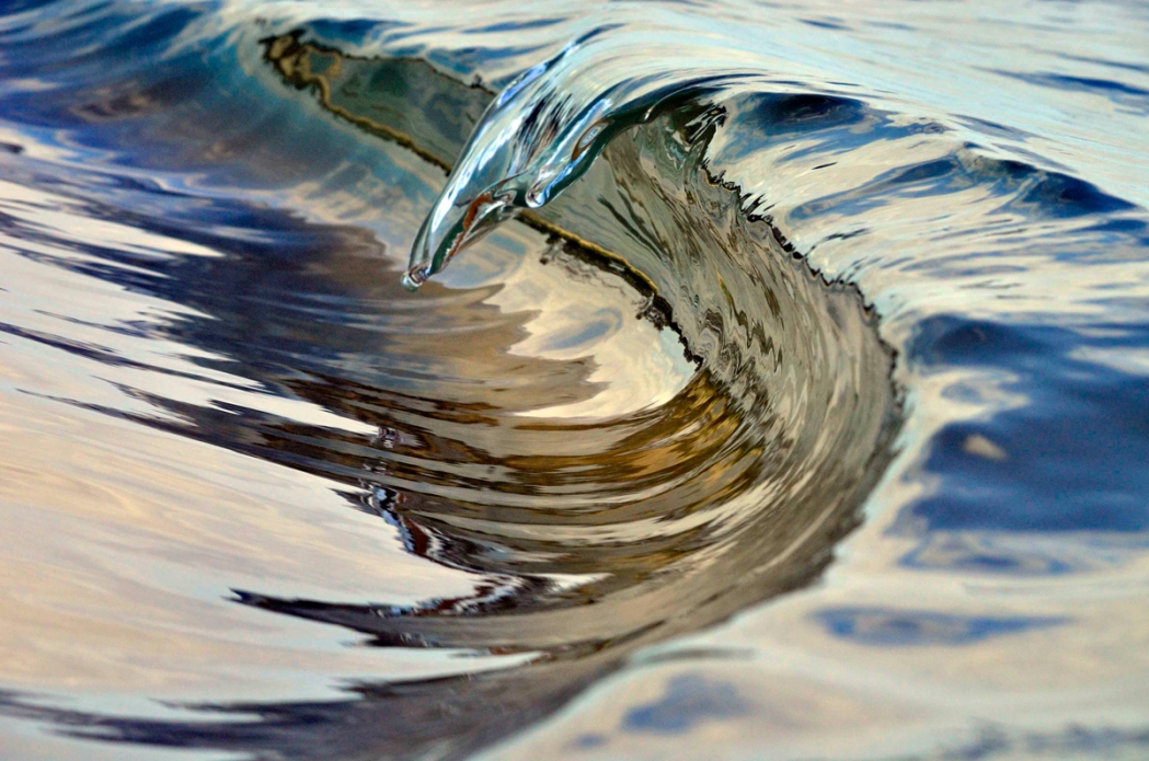 With virtually no swell this day I had to search hard for any formations,luckily this little gem rolled up projecting itself like a glass jaw. Photo: <a href=\"https://debmwaveart.webs.com/\">Deb Morris</a>