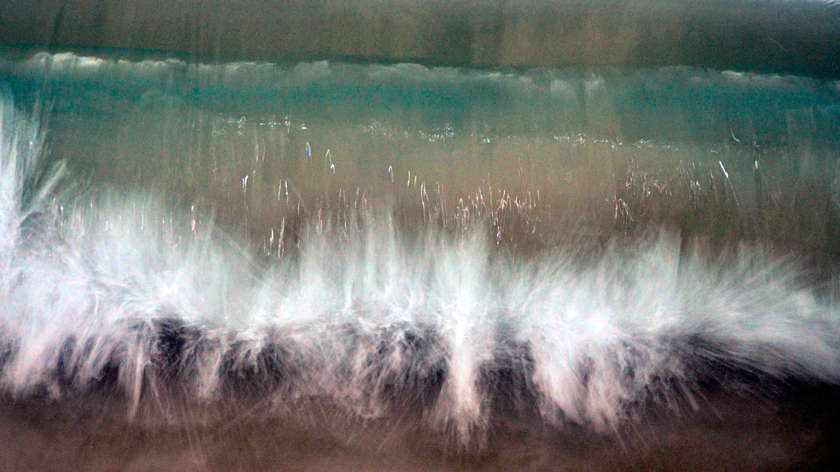 On occasion I opt for using slower settings producing an alternative look at the \"mini,\" amazing how it still captures its speed even in slow mo! Photo: <a href=\"https://debmwaveart.webs.com/\">Deb Morris</a>