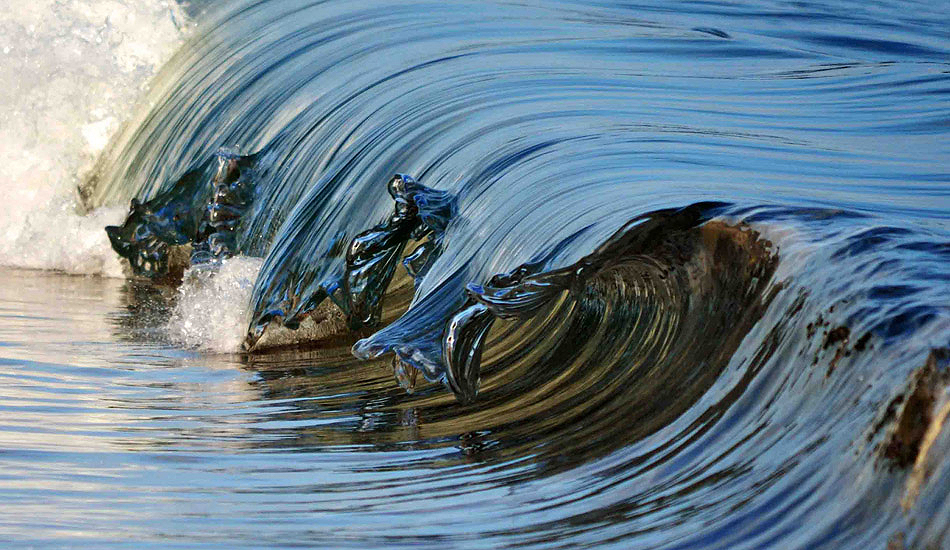 Each section of the wave has its own agenda, all moving in different directions yet all going to the same place. Photo: <a href=\"https://www.debmwaveart.webs.com/\" target=_blank>Deb Morris</a>.