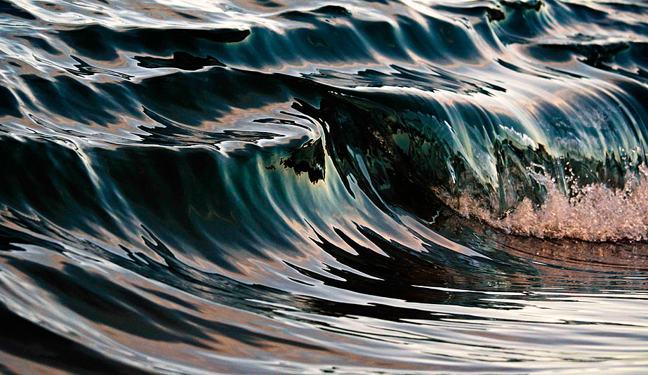 Glassy, glassy, glassy. Love days like this! Photo: <a href=\"https://www.debmwaveart.webs.com/\" target=_blank>Deb Morris</a>.