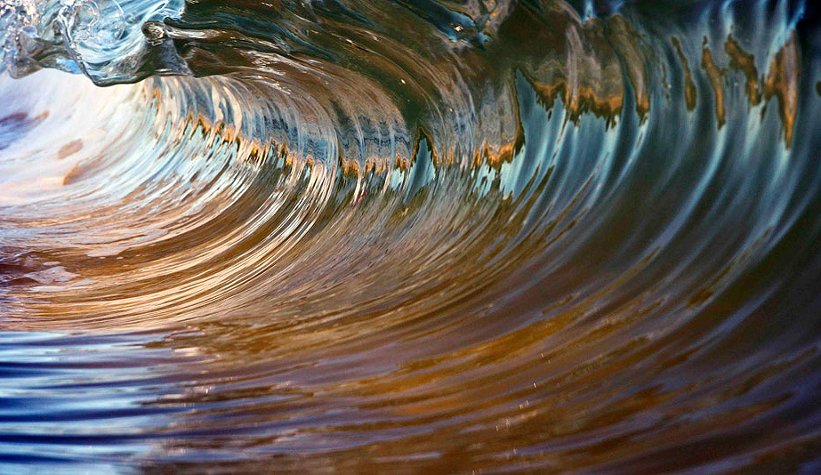Southerly swells with onshore conditions made finding a perfect wave difficult, but after a long search, this little gem rolled through. Photo: <a href=\"https://www.debmwaveart.webs.com/\" target=_blank>Deb Morris</a>.