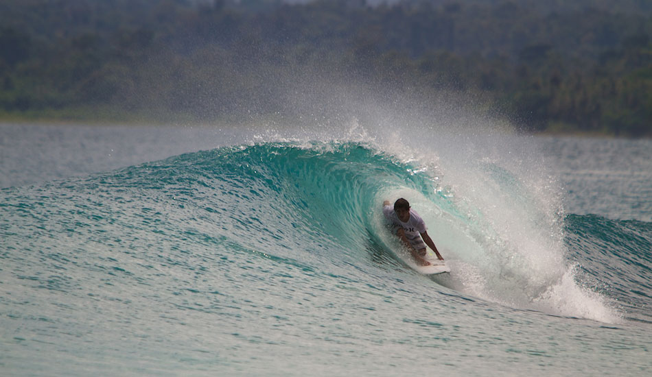 Miguel Pupo, squeezing into one. Photo: Eduardo Fleck
