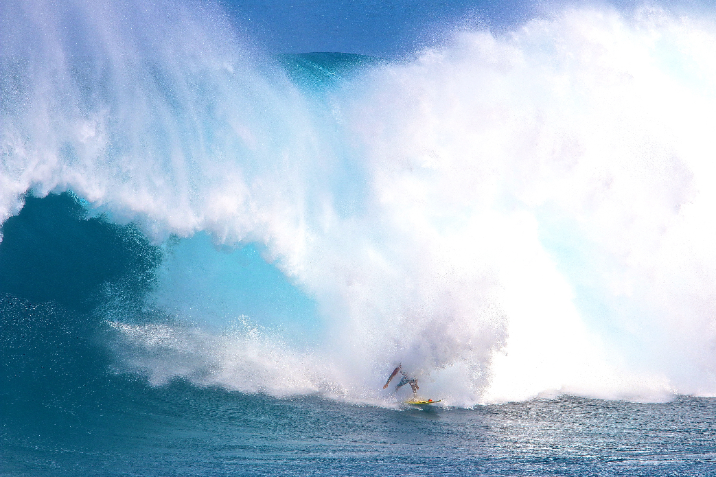 Kai Lenny about to get a Peahi beatdown.