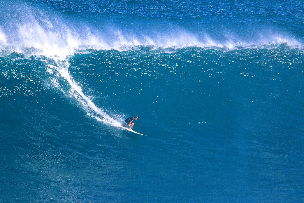 Maui boy Twiggy Baker charing Peahi lefts.