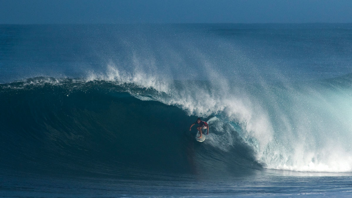 After a few days of not-so-perfect conditions, everything lined up for Pipe today. Photo: <a href=\"https://mattdunbar.com.au/\"> Matt Dunbar</a>