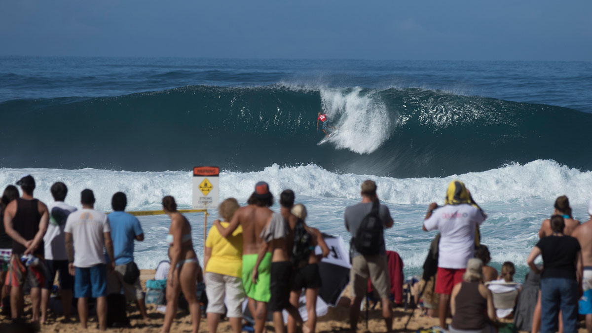 Slater, casual on a Backdoor bomb. Photo: <a href=\"https://mattdunbar.com.au/\"> Matt Dunbar</a>