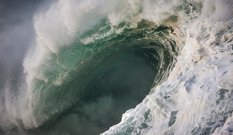 Thunder and light, Kiama. Photo: <a href=\"https://dylanrobinsonphoto.com/\" target=_blank>Dylan Robinson</a>