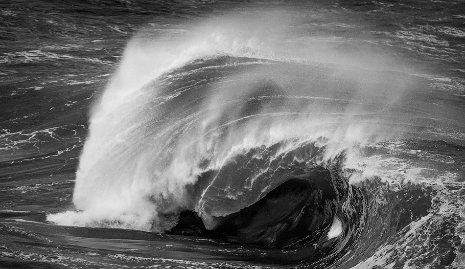 Ocean\'s strength, Kiama. Photo: <a href=\"https://dylanrobinsonphoto.com/\" target=_blank>Dylan Robinson</a>