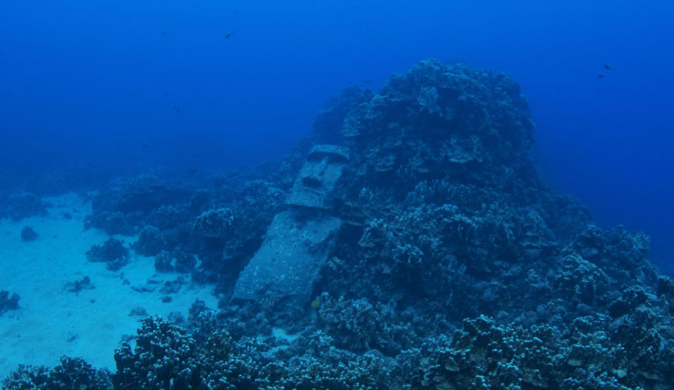 Moai. Photo:<a href=\"https://brentalex.com/\">Brent Alex</a>