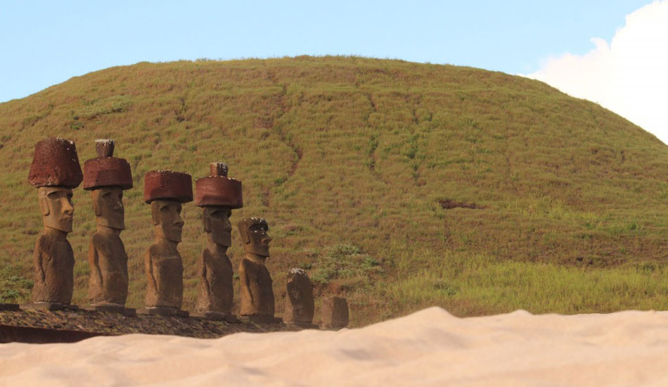 Moai de Anakena. Photo:<a href=\"https://brentalex.com/\">Brent Alex</a>