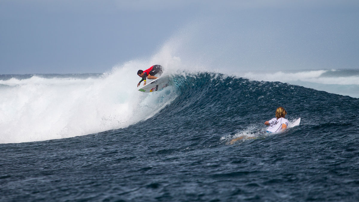 Adriano Desouza came out of the gates firing in heat one of round one. Photo: <a href=\"https://www.aspworldtour.com/\">ASP/<a href=\"https://www.kirstinscholtz.com/\">Kirstin Scholtz</a>
