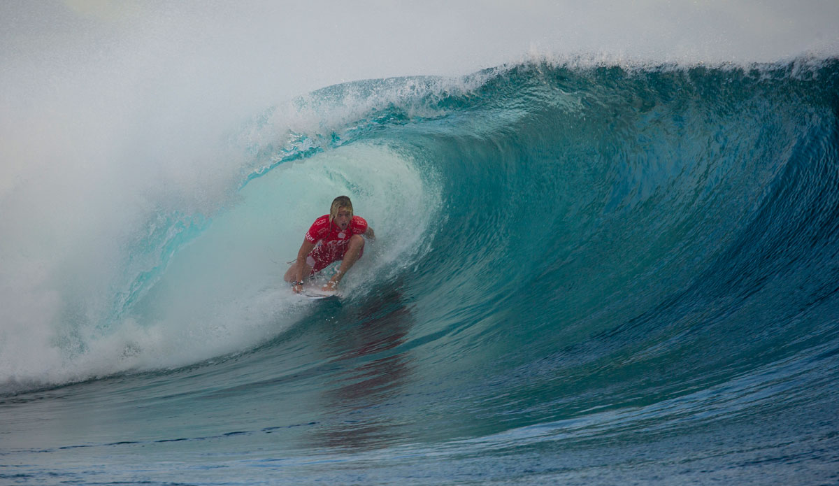 Andino advances to the semi\'s defeating De Souza, Fiji Pro 2014. Photo: <a href=\"https://www.aspworldtour.com\">ASP | Robertson</a>