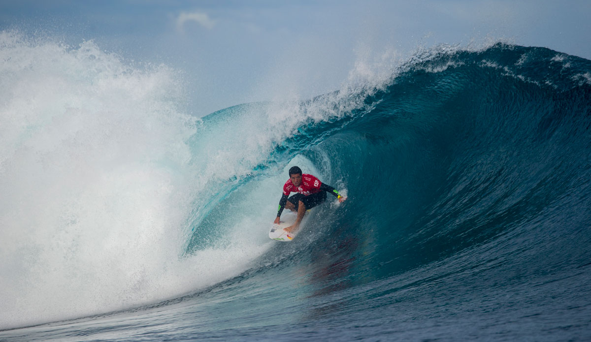 De Souza on his final 9.33 Round 3 ride, Fiji Pro 2014. Photo: <a href=\"https://www.aspworldtour.com\">ASP | Robertson</a>