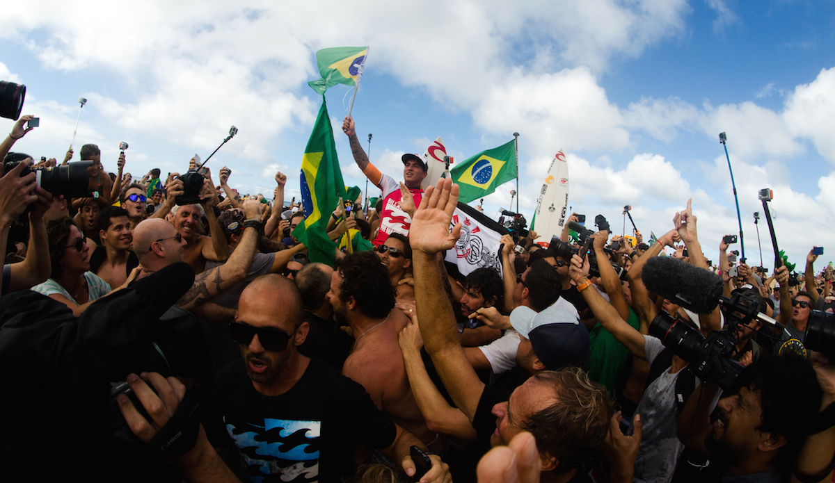 Champions need not to walk. They are hoisted and carried to the winner\'s podium. Photo: <a href=\"https://www.danlemaitrephoto.com\">Dan LeMaitre</a>