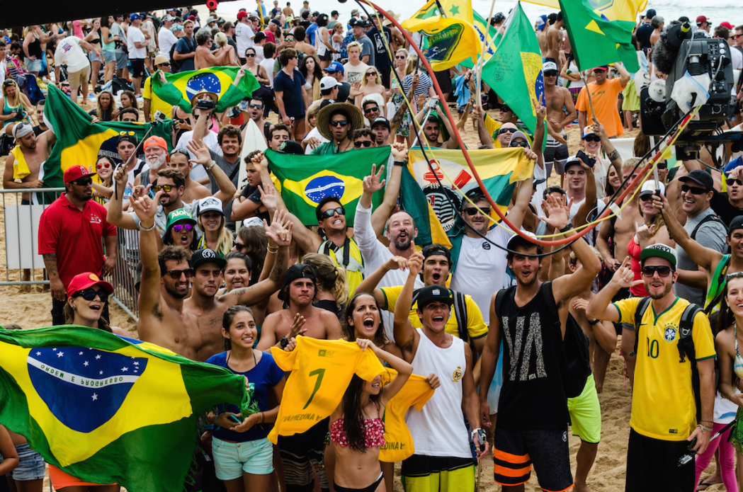 No shortage of support. Photo: <a href=\"https://www.danlemaitrephoto.com\">Dan LeMaitre</a>