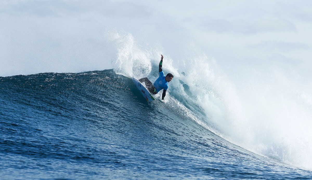 Adriano De Souza on his way to a win. Photo: WSL / Cestari