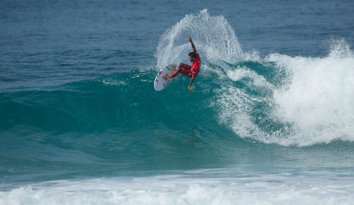 Julian Wislon. Image:<a href=\"https://www.instagram.com/damien_poullenot/\">Poullenot</a>/<a href=\"https://www.worldsurfleague.com/\">WSL</a>