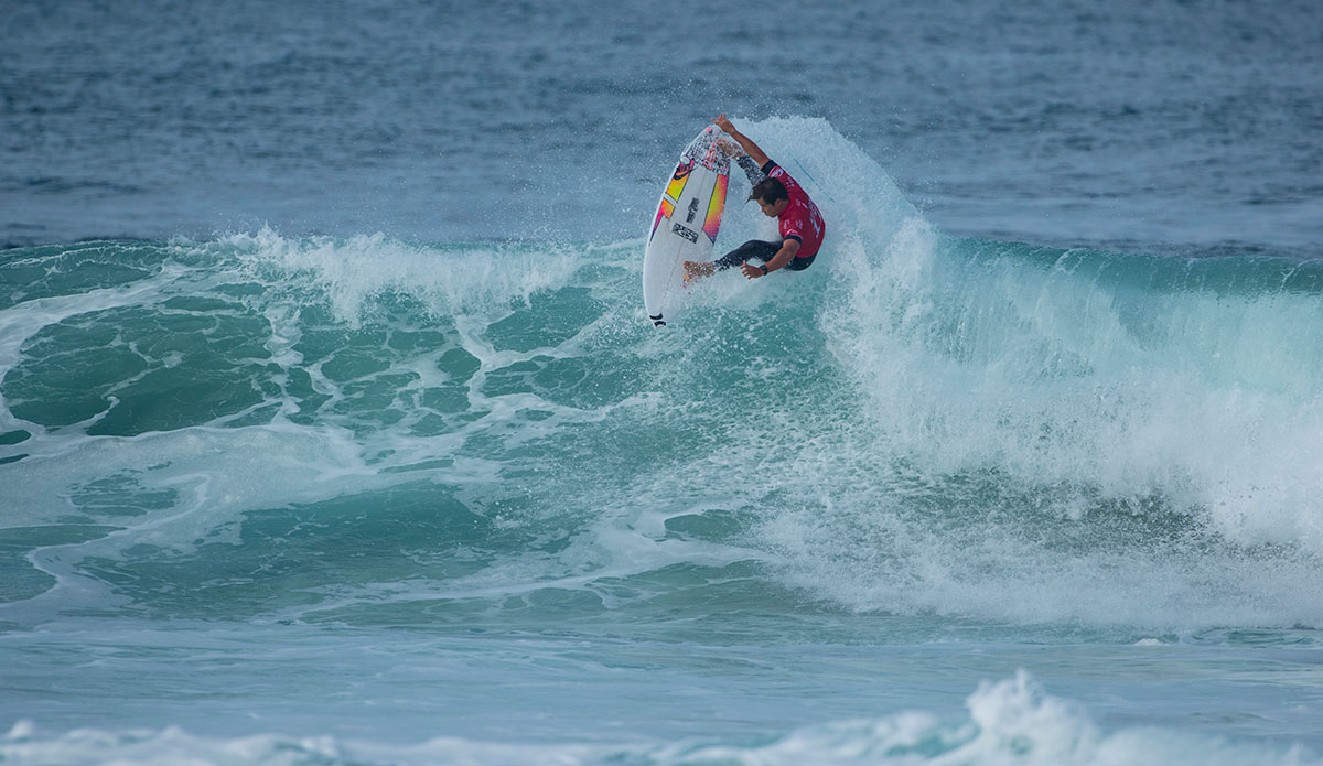 Julian Wilson. Image:<a href=\"https://www.instagram.com/damien_poullenot/\">Poullenot</a>/<a href=\"https://www.worldsurfleague.com/\">WSL</a>