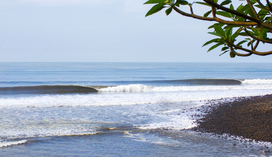 The Central American Kirra doing its thing on one of the bigger swells of the year. Photo: <a href=\"https://www.gaz-art.com/\">Gary Parker</a>