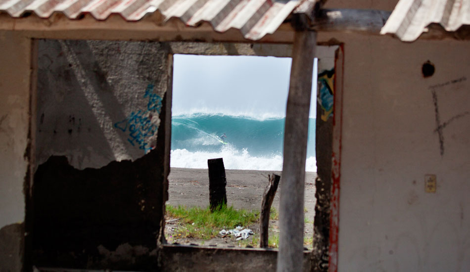 Imagine this was your bedroom window. Photo: <a href=\"https://www.gaz-art.com/\">Gary Parker</a> 