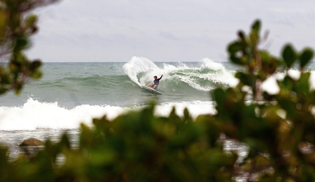 Ricky spotting some gold on the reef below. Photo: <a href=\"https://www.gregewingphoto.com/\"> Greg Ewing</a>