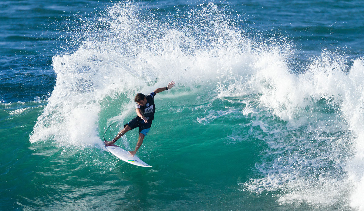 Jeremy Flores placing third during the Final of the Reef Hawaiian Pro on Saturday November 15, 2014. Flores earns 4450 points and $12000.  Photo: <a href=\"https://www.aspworldtour.com/\">ASP</a>/Cestari 