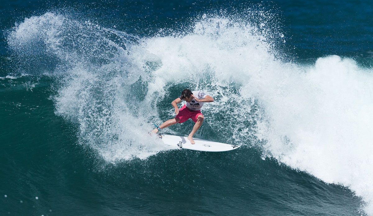 Brett Simpson advanced into Round 4 of the REEF Hawaiian Pro at Haleiwa, Hawaii today.  In Round 3 Simpson posted a heat total of 14.27 points to place second in the heat and advance into the next round of competition. Photo: <a href=\"https://www.aspworldtour.com/\">ASP</a>/Cestari