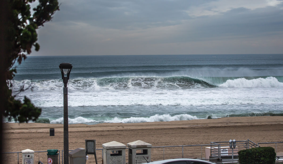 From the beach, lines stretched back to the horizon. Photo: <a href=\"https://instagram.com/jeff_davis\"> Jeff Davis</a>