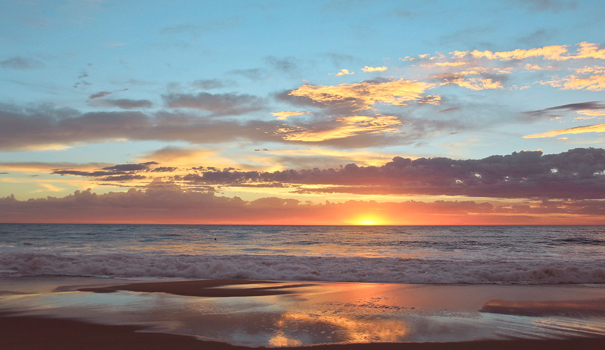 A south Narrabeen sunrise. Photo: <a href=\"https://www.hollytreephoto.com/\">Holly Shoebridge</a>