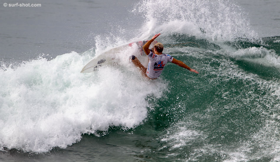 Kolohe wrapping into one. Photo: Chuck Schmid/<a href=\"https://surf-shot.com/\" target=\"_blank\">Surf-Shot.com</a>