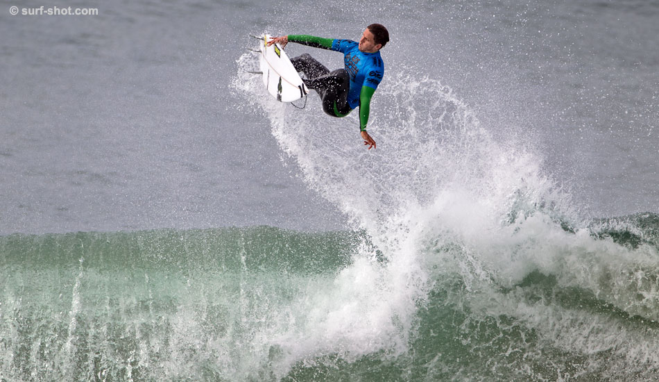Yadin Nicol, loving it. Photo: Chuck Schmid/<a href=\"https://surf-shot.com/\" target=\"_blank\">Surf-Shot.com</a>