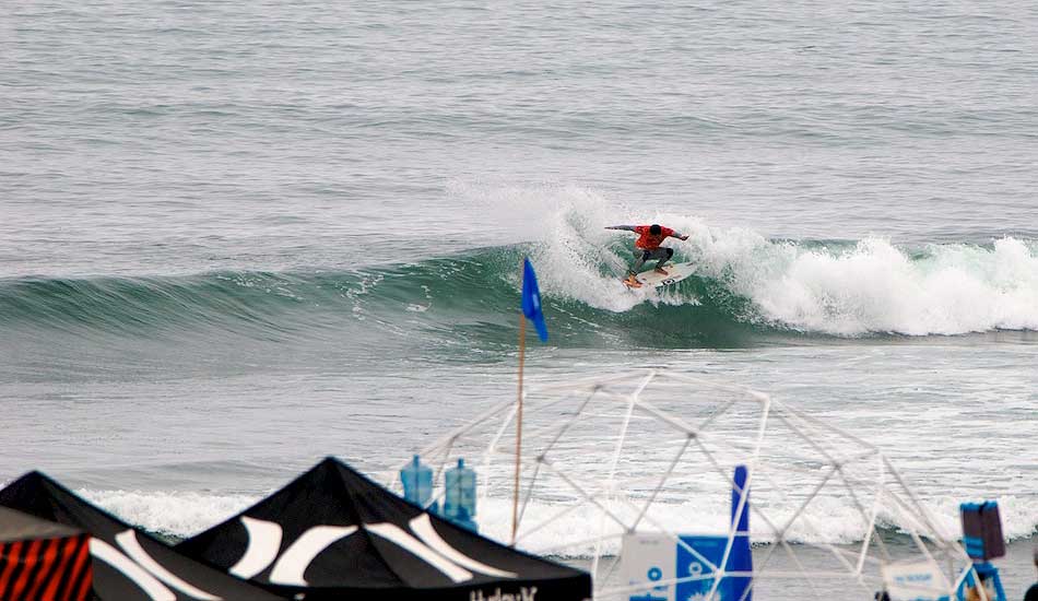 Adriano De Souza wrapping a powerful turn at Lower Trestles. Photo: <a href=\"https://www.driftwoodfoto.com/\">Benjamin Ginsberg</a>