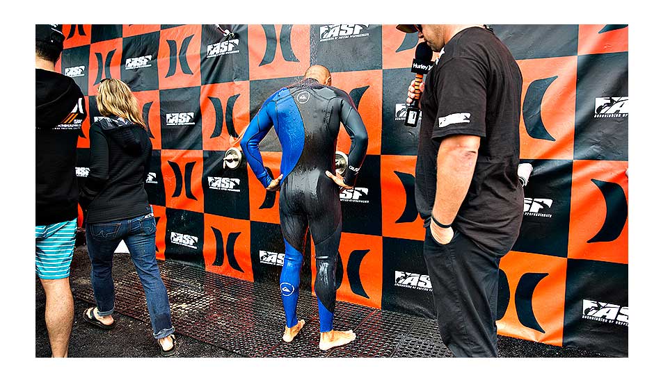 Kelly washes away his loss. Photo: <a href=\"https://thehurleypro.com/\">Hurley</a>