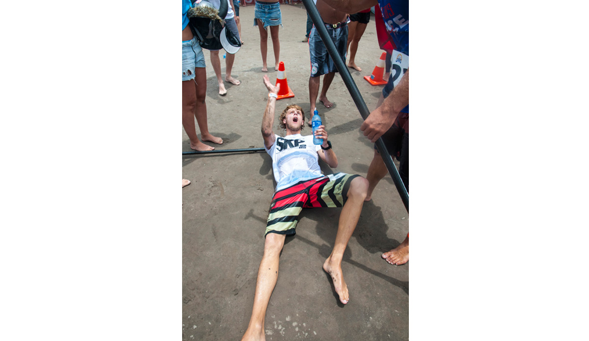 Casper Steinfath, celebratory elation. Photo: <a href=\"https://www.isasurf.org/\"> ISA | Rommel</a>