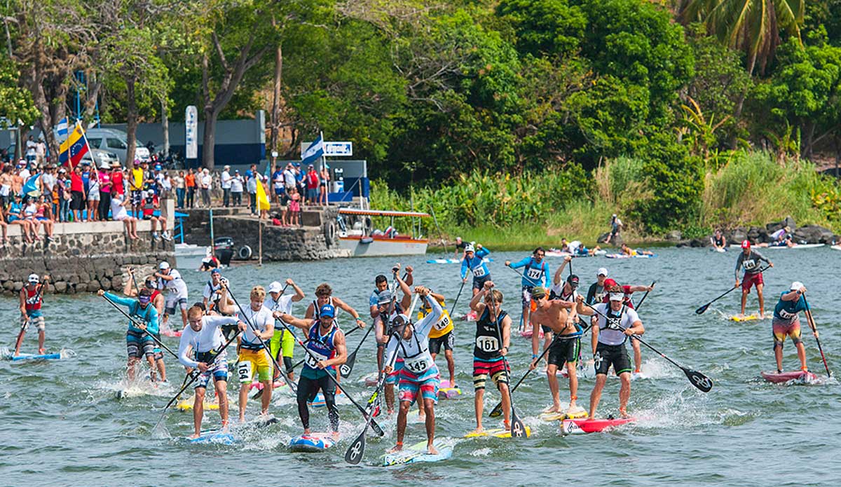 Men\'s long distance race in full swing. Photo: <a href=\"https://www.isasurf.org/\"> ISA | Rommel</a>