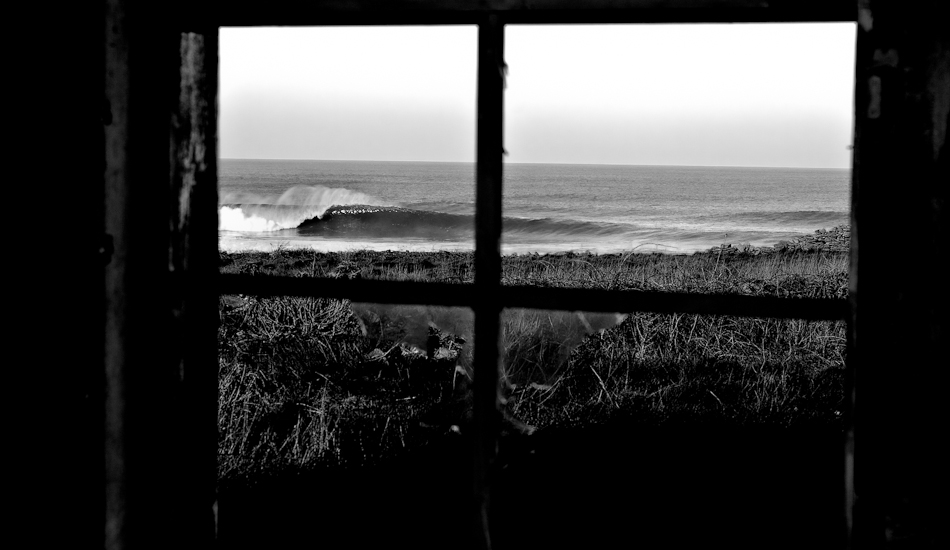 Another point of view of one of the most perfect waves of the north coast of Spain. Galicia, winter 2009. Photo: <a href=\"https://www.jaiderlozano.com/\" target=_blank>Jaider Lozano</a>