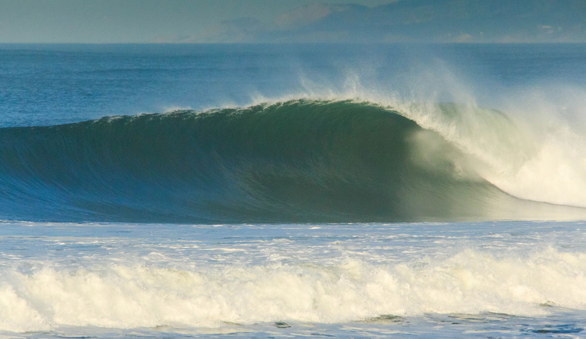 Double overhead, off shore, and empty. Photo: <a href=\"https://instagram.com/jaminbarnes\" target=\"_blank\"> Jamin Barnes</a>