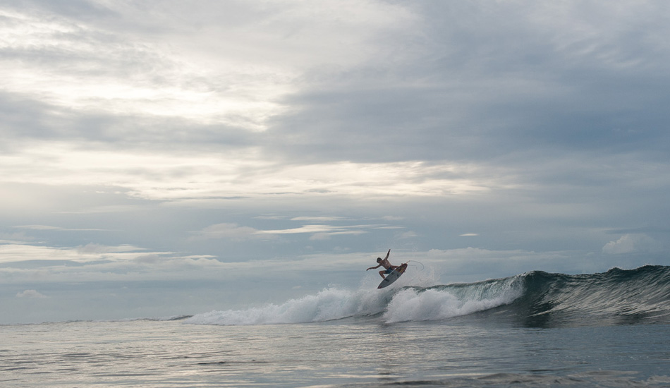 Arvo light out past tracks - Ulu\'s. Photo: <a href= \"https://www.jasoncorrotophoto.com/\">Jason Corroto</a>