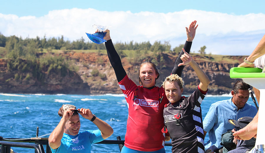 Paige Alms and KK celebrating after the event. Photo: WSL