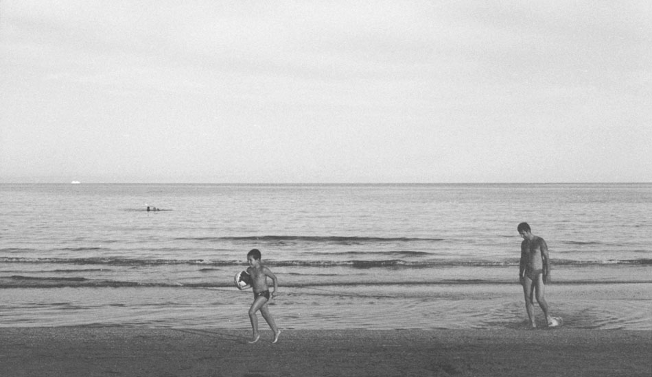 Strutting along the sand at Lido Island - Venezia. Photo: <a href=\"https://jimjims.net/\" target=_blank>James Pham</a>.