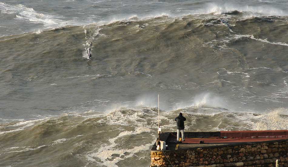 Garrett tested his new board made by Mercedes. Photo: <a href= \"https://joaobracourt.com/\" target=_blank>Joao Bracourt.</a>