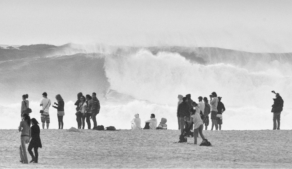 Some four to five meter waves rolled through on Sunday. Photo: <a href= \"https://joaobracourt.com/\" target=_blank>Joao Bracourt.</a>
