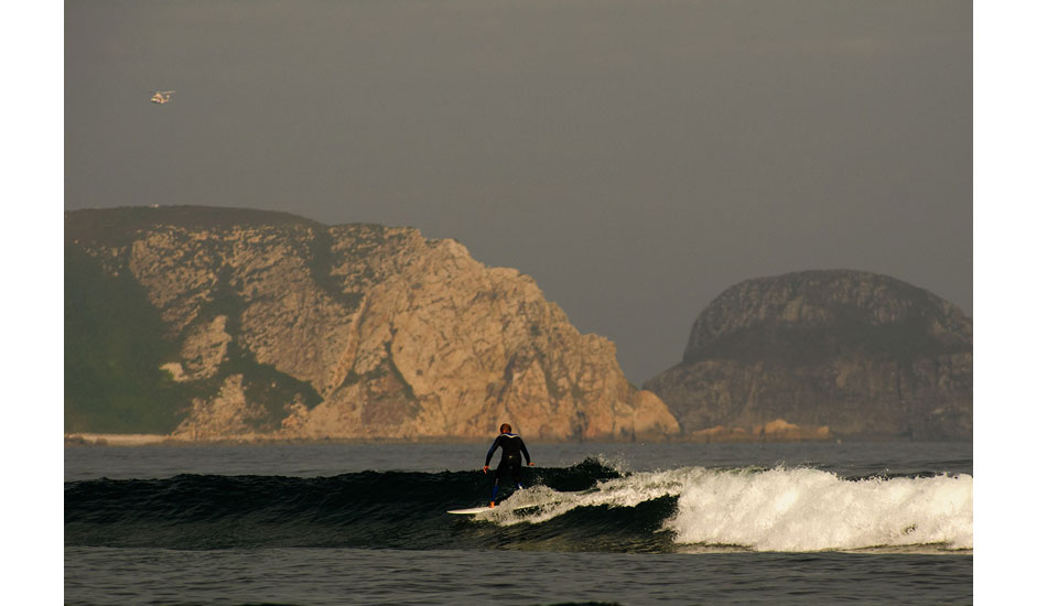 Cliffs, logger and heli. Photo: <a href= \"https://joaobracourt.com/\" target=_blank>Joao Bracourt</a>