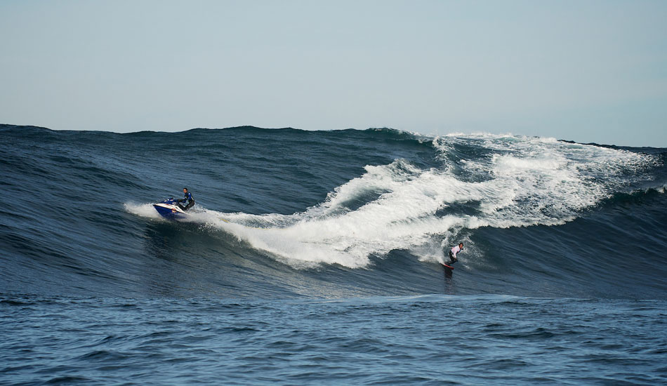 Ramon Laureano takes João Guedes for his first wave. Photo: <a href=\"https://jprochafotografia.tumblr.com/\"> Joao Pedro Rocha</a>