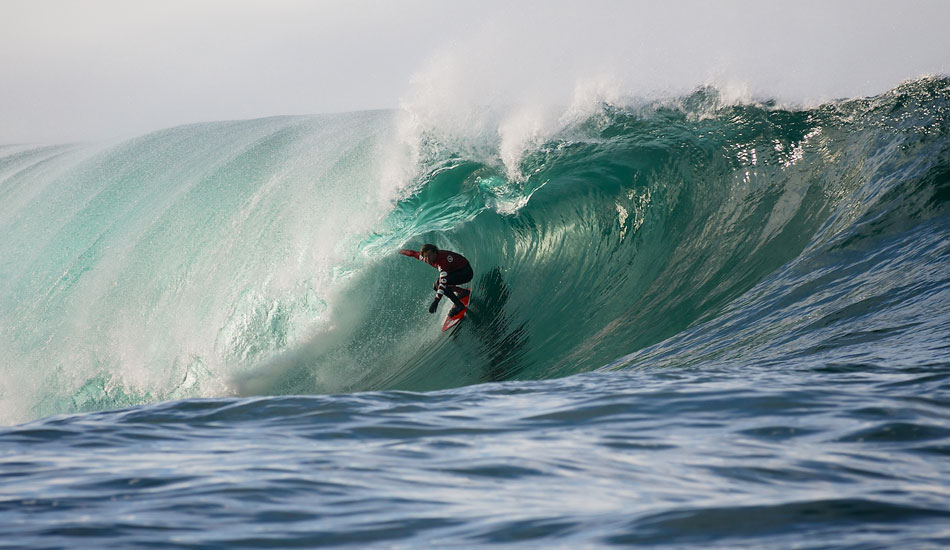 Alex Botelho, checking the depth gauge.  Photo: <a href=\"https://jprochafotografia.tumblr.com/\"> Joao Pedro Rocha</a>