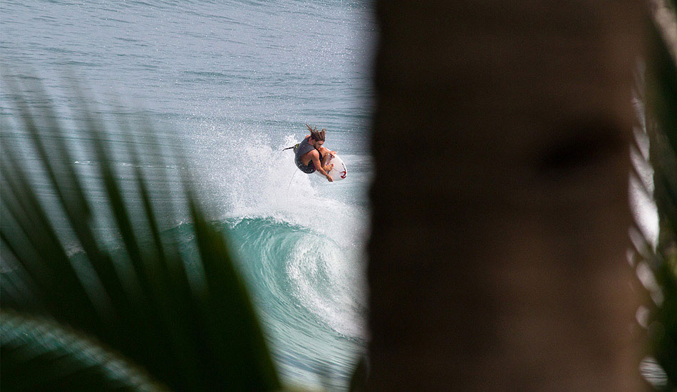 Matt Wilkinson grabbing a couple out the front. Photo: <a href=\"https://johnbarton.net.au/\">John Barton</a>