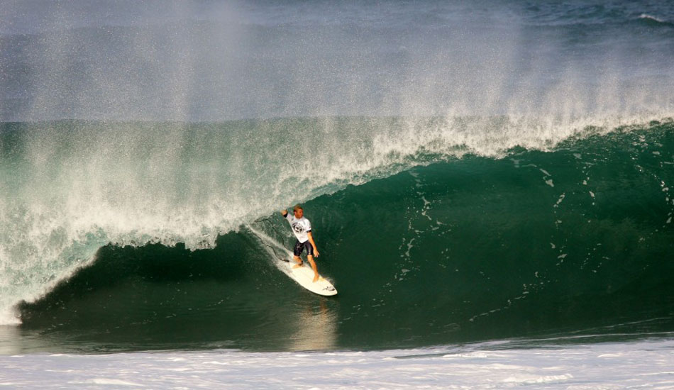 Leandro Usuna, hand on the ceiling. Photo: Phil LeRoy