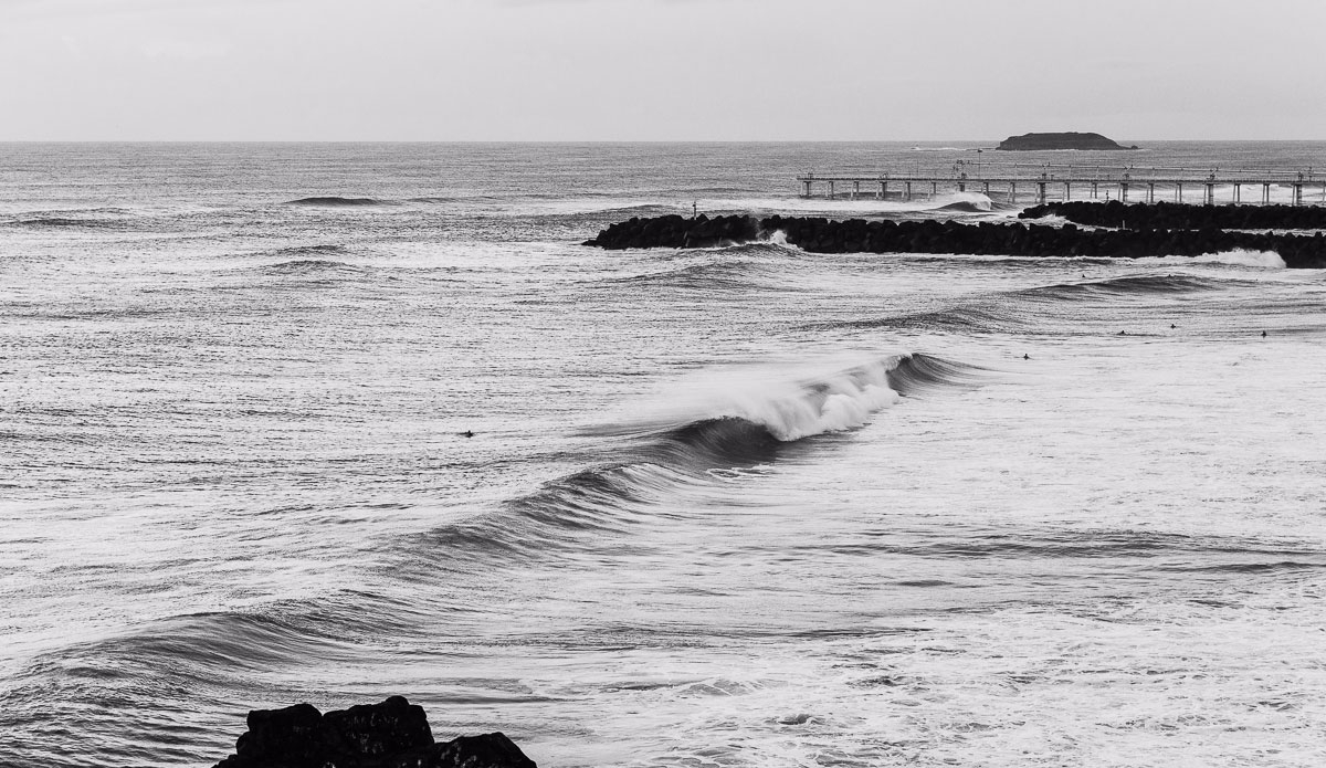 Duranbah Beach lineup and wedge.  Photo: <a href=\"https://www.jonwrightphoto.com\">JonWrightPhoto.com</a>