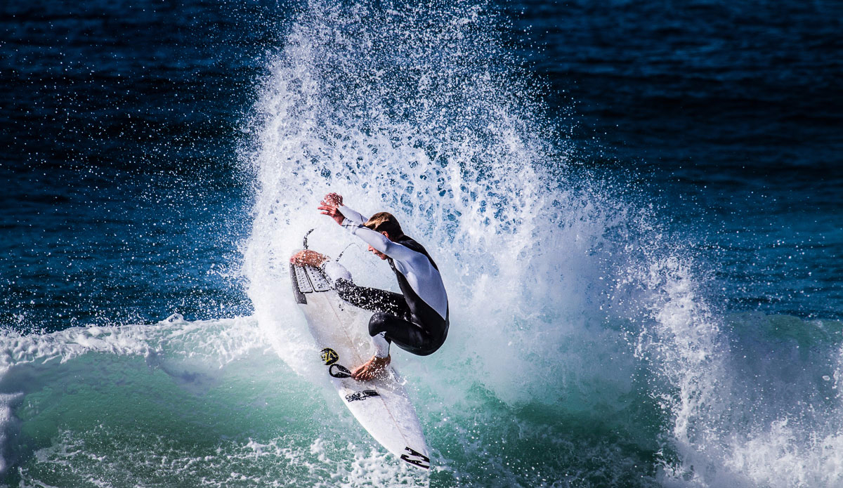 Jack Freestone free surf.  Photo: <a href=\"https://www.jonwrightphoto.com\">JonWrightPhoto.com</a>